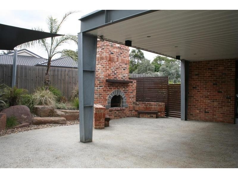 4 Luscombe Drive, Diamond Creek VIC 3089