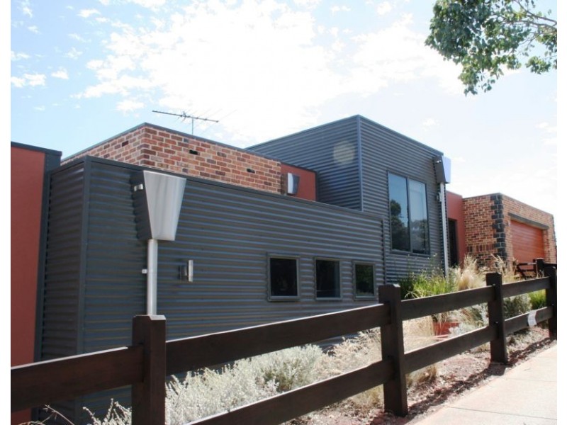 4 Luscombe Drive, Diamond Creek VIC 3089