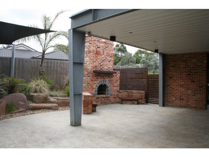 4 Luscombe Drive, Diamond Creek VIC 3089
