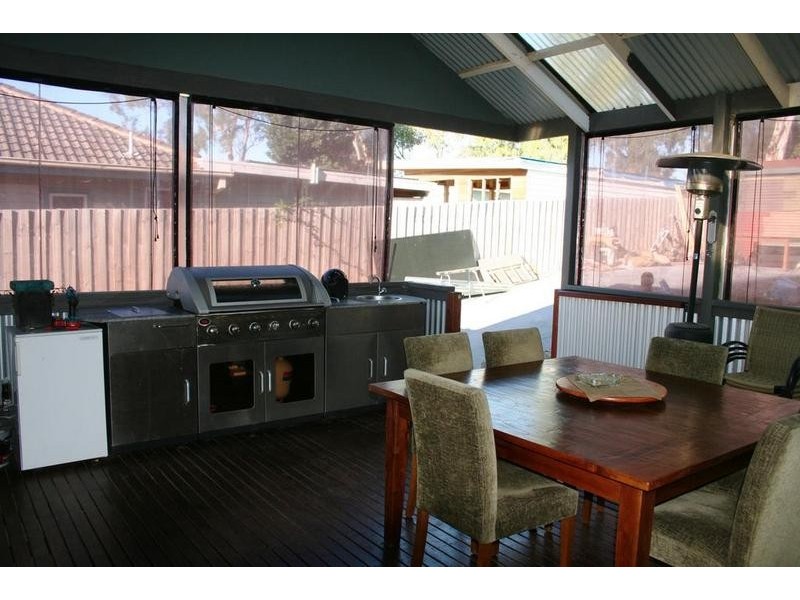 10 Helwig Ave, Montmorency VIC 3094