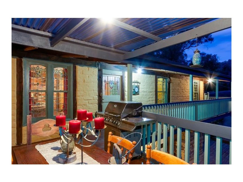 18 Upper Road, Wattle Glen VIC 3096