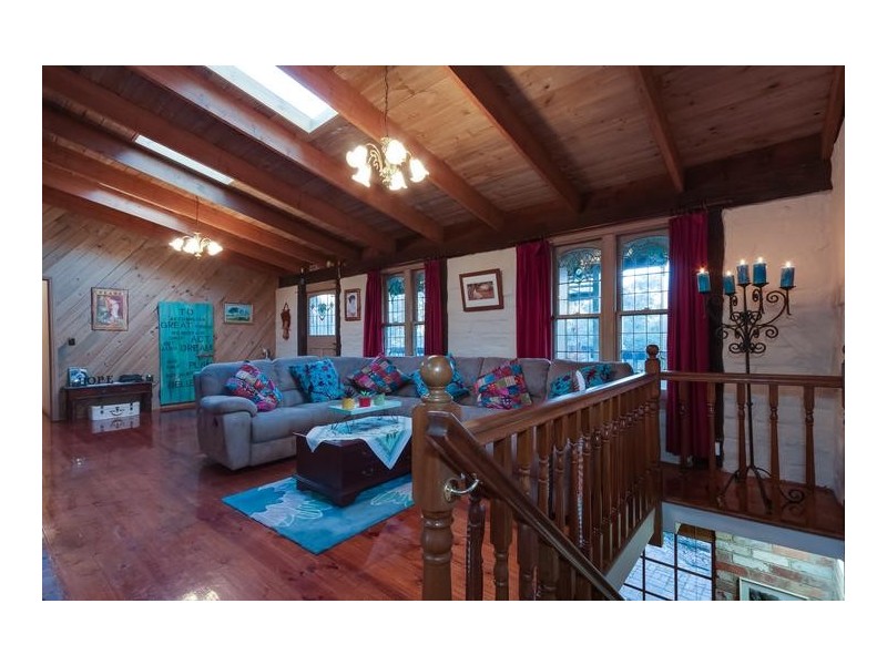 18 Upper Road, Wattle Glen VIC 3096