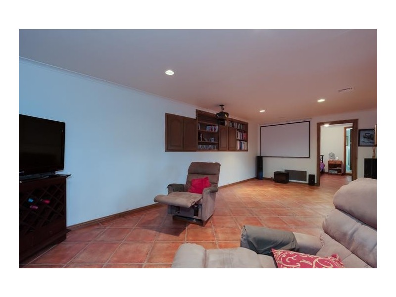 18 Upper Road, Wattle Glen VIC 3096