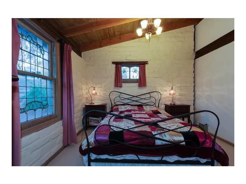 18 Upper Road, Wattle Glen VIC 3096