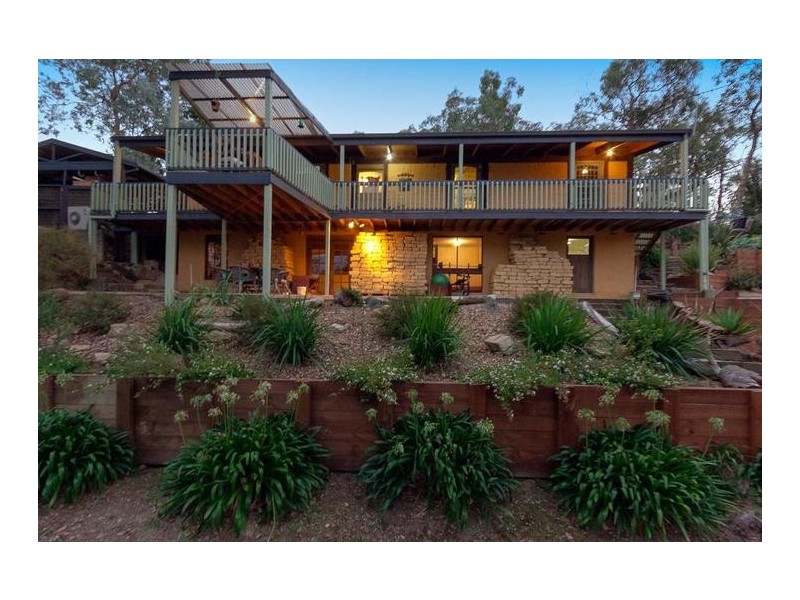 18 Upper Road, Wattle Glen VIC 3096