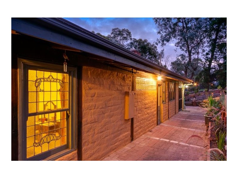 18 Upper Road, Wattle Glen VIC 3096