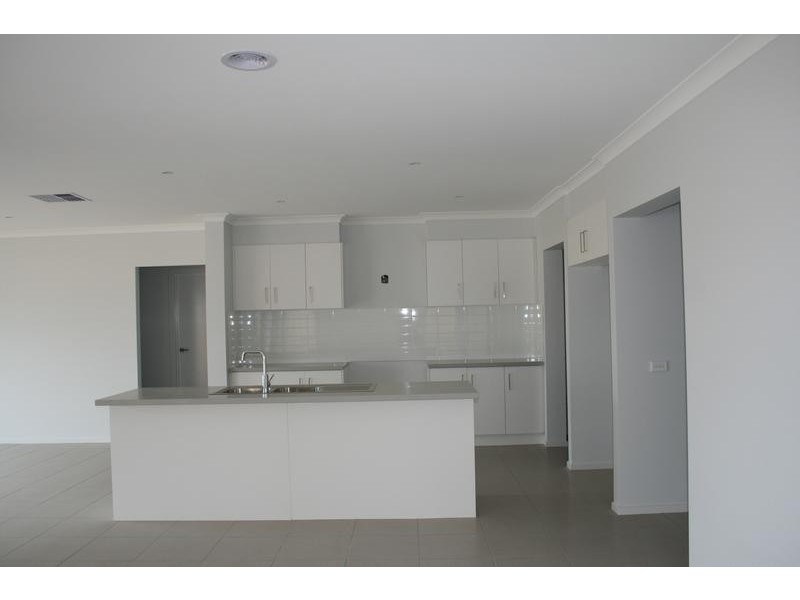 4 Lexington Ave, Doreen VIC 3754