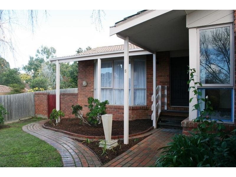 5 Summit Court, St Helena VIC 3088