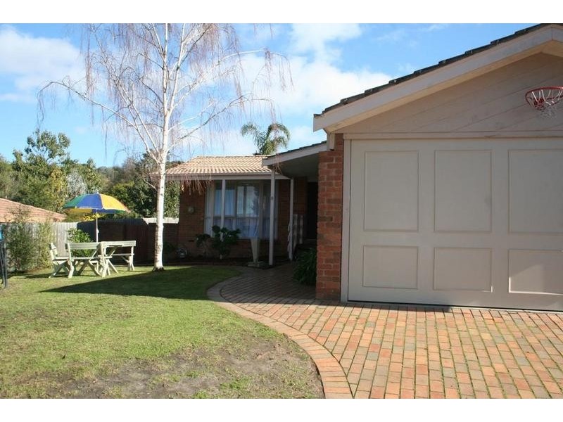5 Summit Court, St Helena VIC 3088