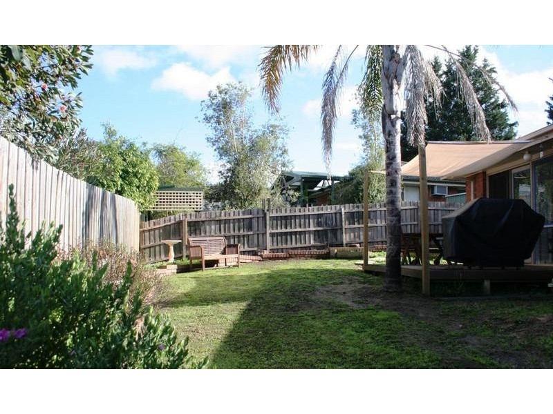 5 Summit Court, St Helena VIC 3088