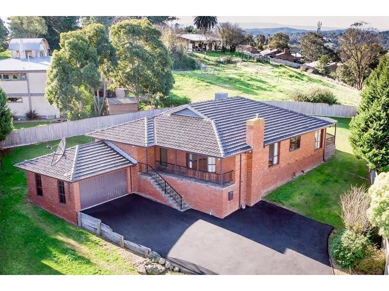 12 Elmwood Rise, Eltham North VIC 3095