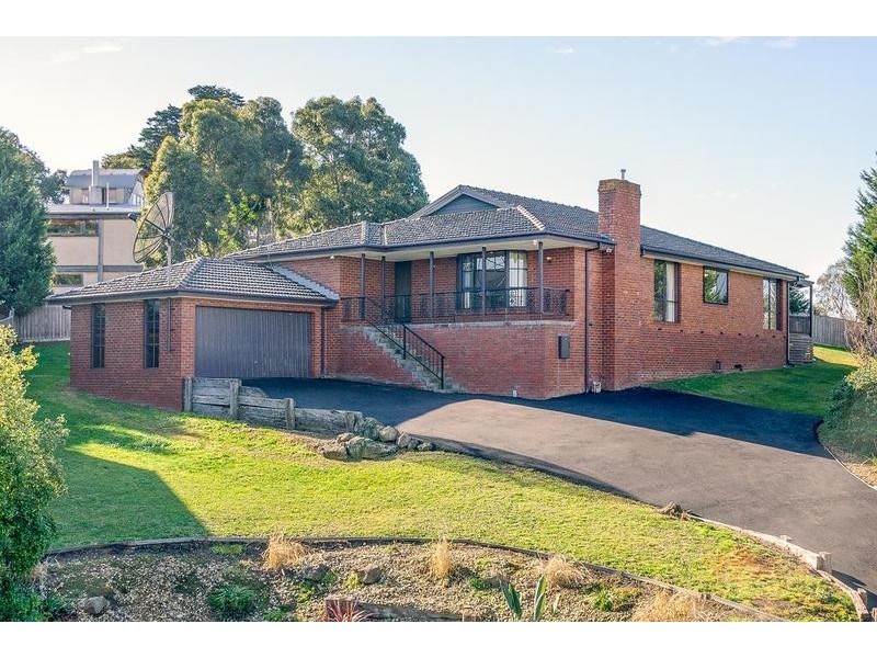 12 Elmwood Rise, Eltham North VIC 3095
