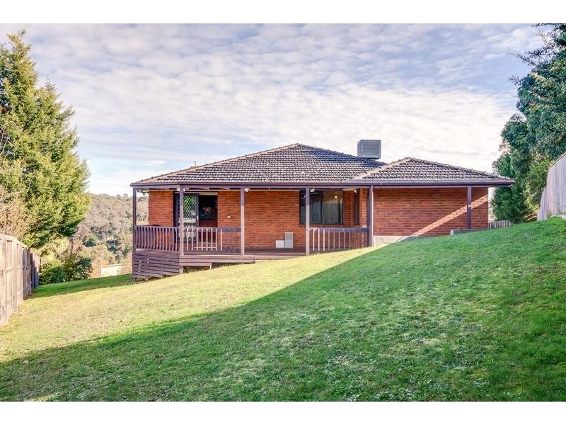 12 Elmwood Rise, Eltham North VIC 3095