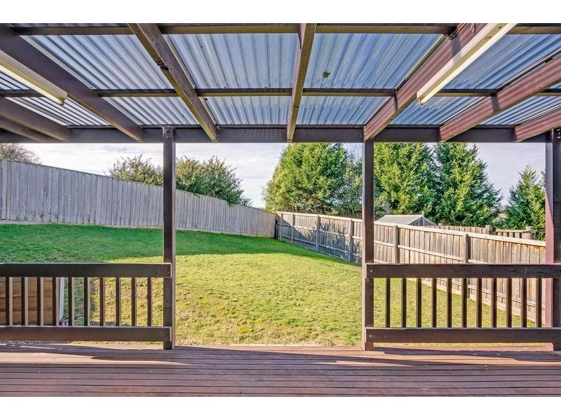 12 Elmwood Rise, Eltham North VIC 3095