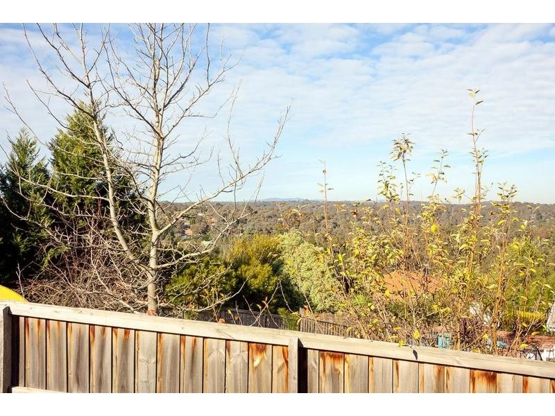 12 Elmwood Rise, Eltham North VIC 3095