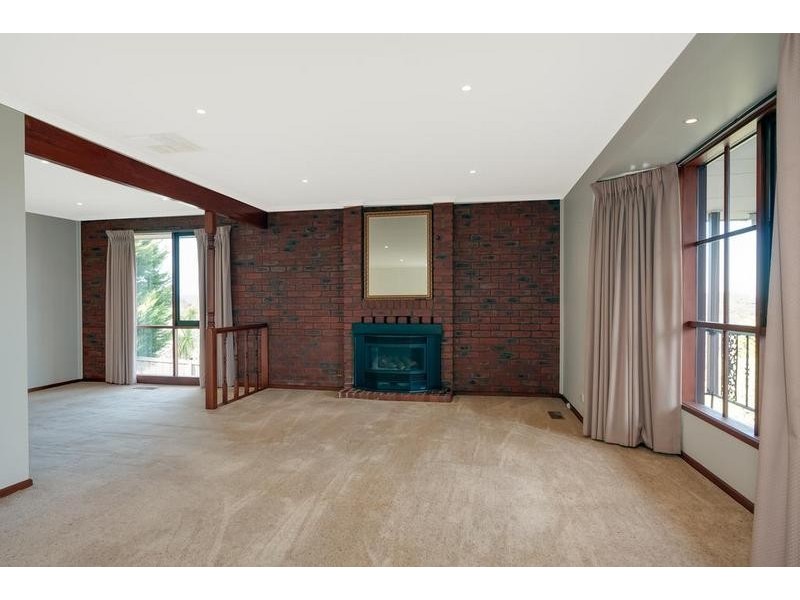 12 Elmwood Rise, Eltham North VIC 3095