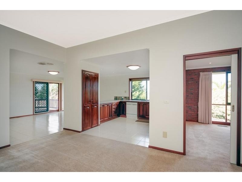 12 Elmwood Rise, Eltham North VIC 3095