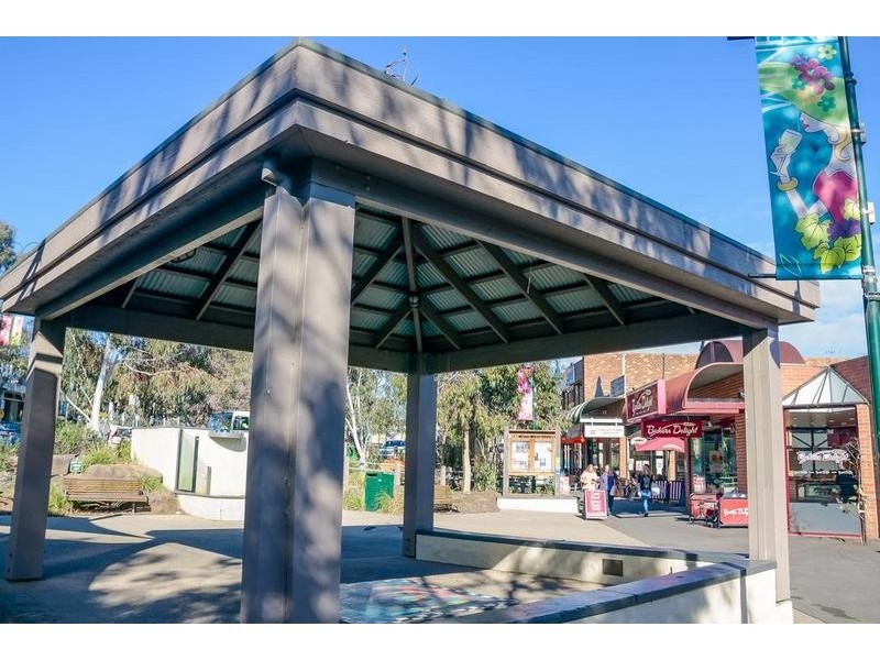 12 Elmwood Rise, Eltham North VIC 3095