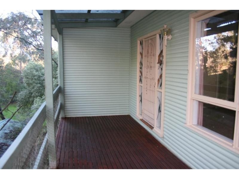 17 Valley Road, Wattle Glen VIC 3096