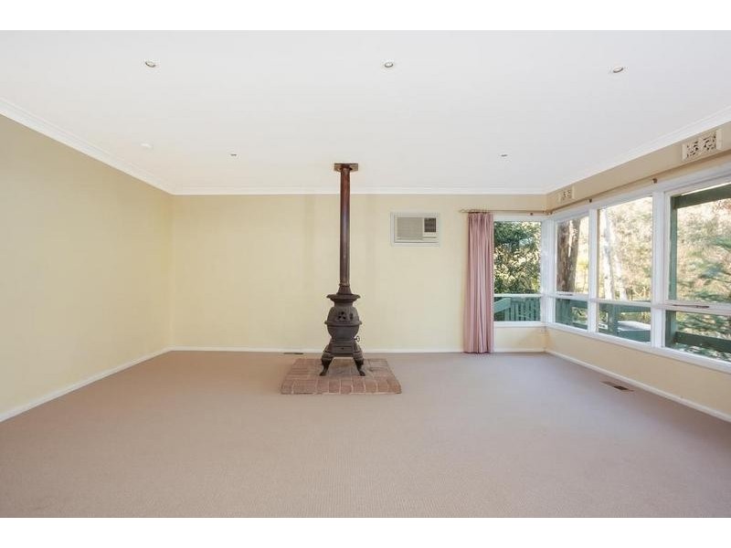 17 Valley Road, Wattle Glen VIC 3096