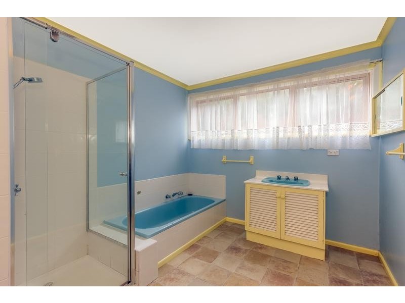 17 Valley Road, Wattle Glen VIC 3096