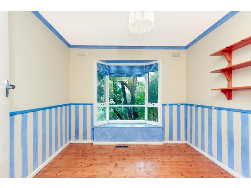 17 Valley Road, Wattle Glen VIC 3096