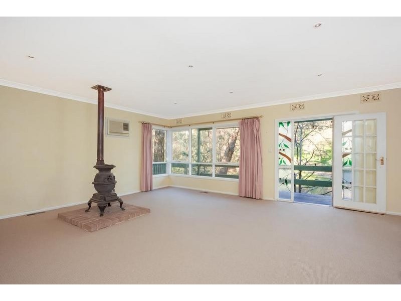 17 Valley Road, Wattle Glen VIC 3096