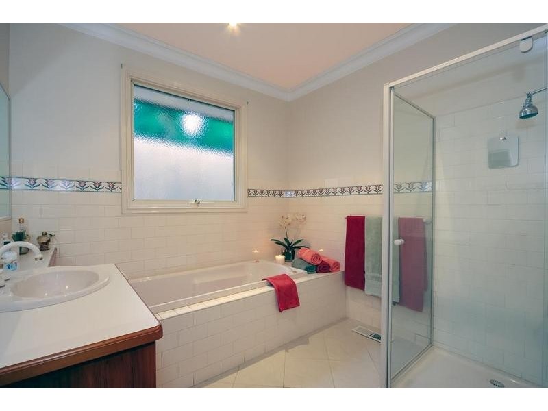 4 Liberty Court, St Helena VIC 3088