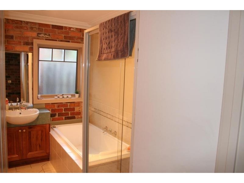 2/37 Airlie Rd, Montmorency VIC 3094