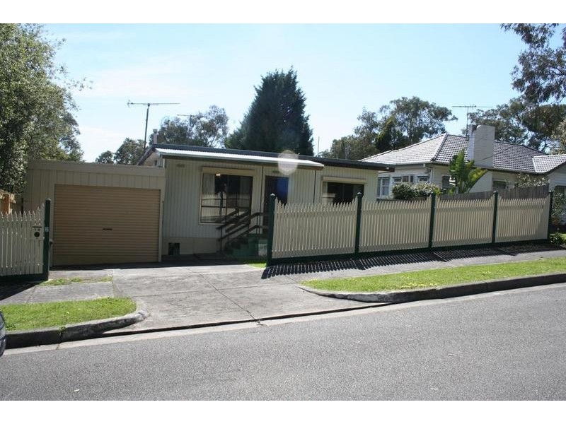 2/2 Parkland Ave, Briar Hill VIC 3088