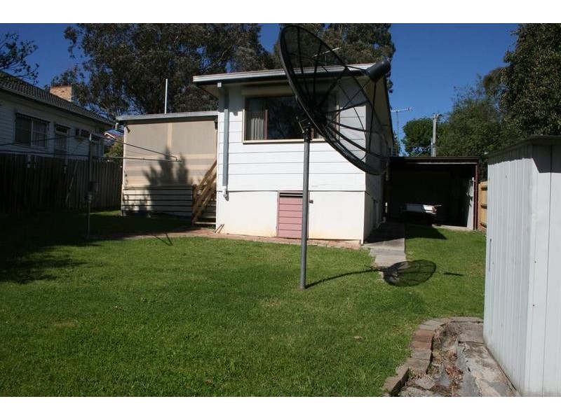 2/2 Parkland Ave, Briar Hill VIC 3088