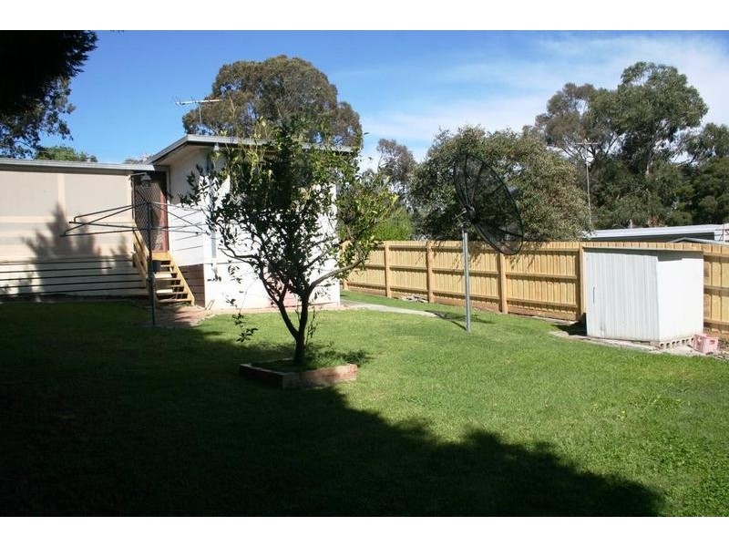 2/2 Parkland Ave, Briar Hill VIC 3088