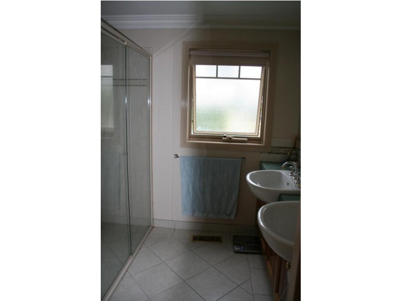 1/37 Airlie Rd, Montmorency VIC 3094