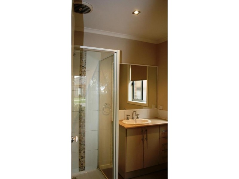 24 Tallis Grove, Doreen VIC 3754