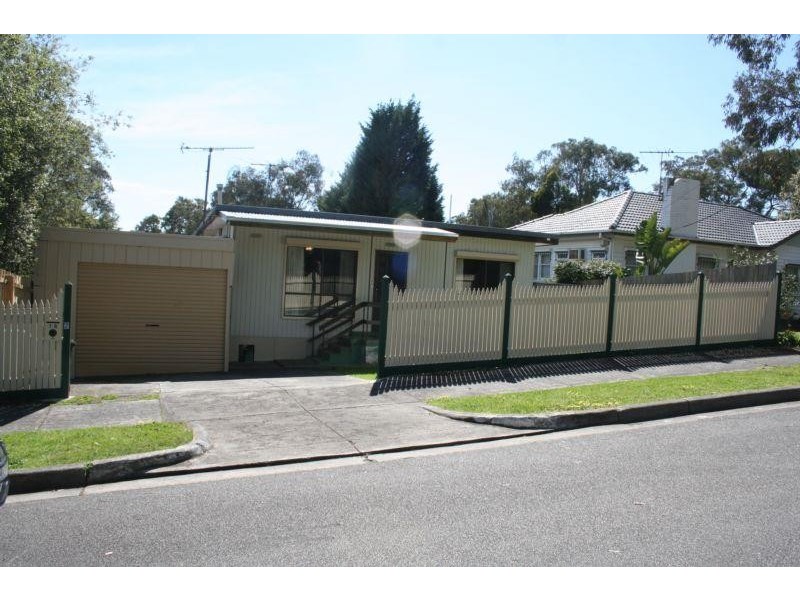16 Heather Grove, Briar Hill VIC 3088