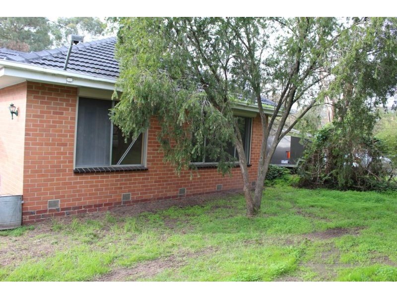 9 Cecil Street, Eltham VIC 3095