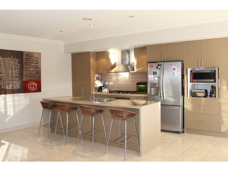 14 Cobb Street, South Morang VIC 3752