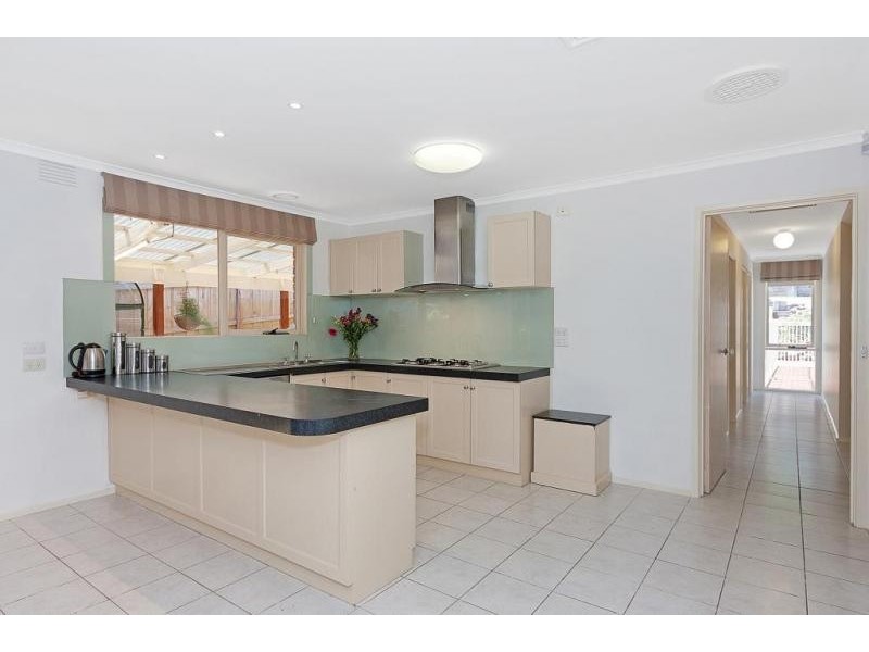 18 Oronsay Cres, Diamond Creek VIC 3089