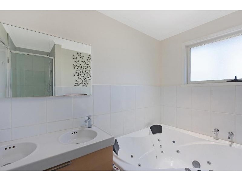 18 Oronsay Cres, Diamond Creek VIC 3089