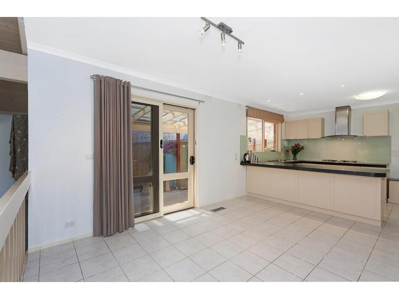 18 Oronsay Cres, Diamond Creek VIC 3089