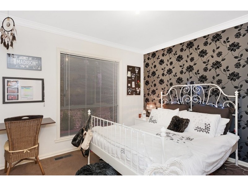 22 Glass Cres, Doreen VIC 3754