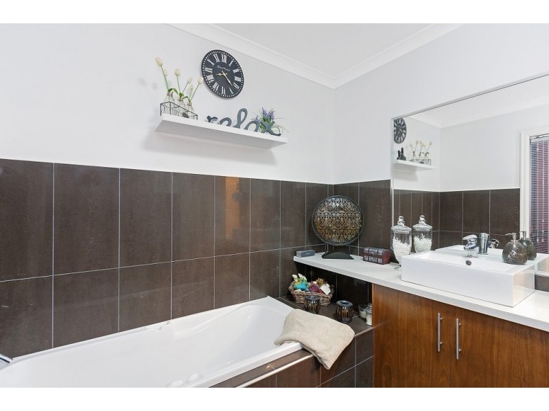 22 Glass Cres, Doreen VIC 3754