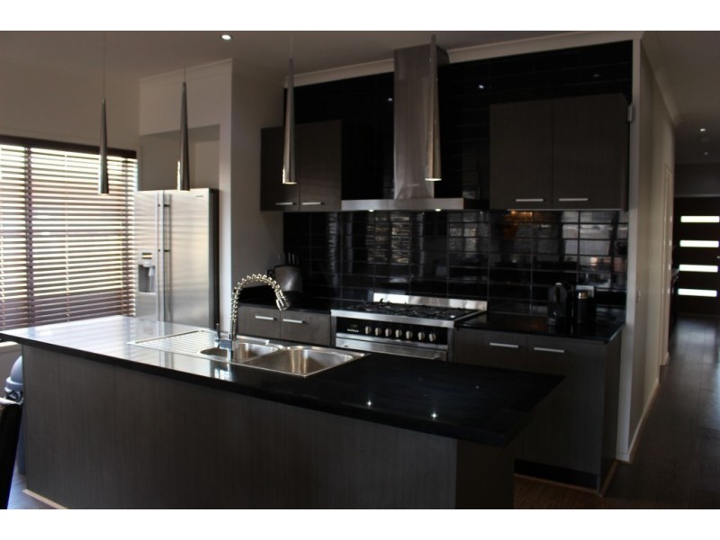 19 Bronte Cres, Doreen VIC 3754