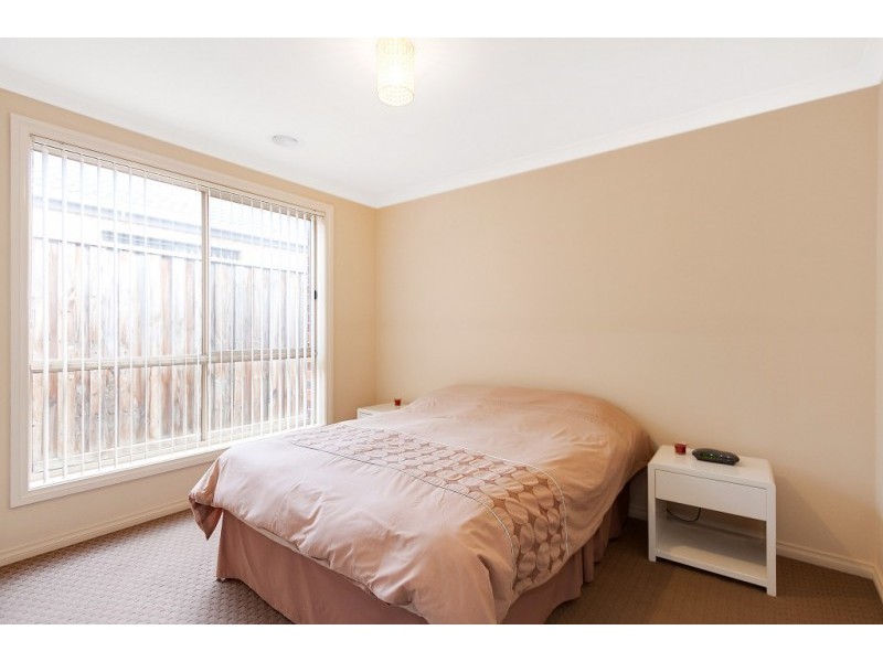 11 Groundsberry Street, South Morang VIC 3752