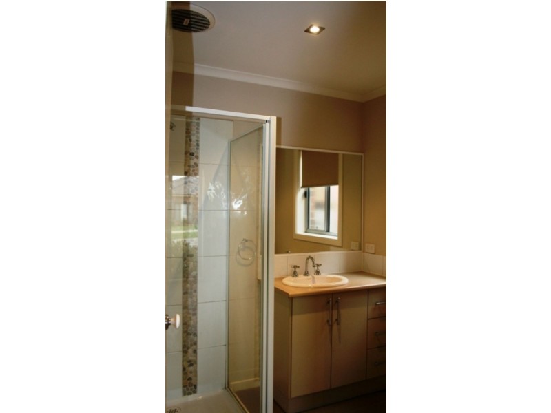 24 Tallis Grove, Doreen VIC 3754