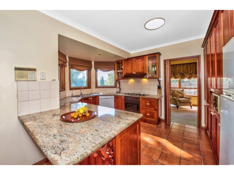 8 Yellow Gum Rise, Greensborough VIC 3088