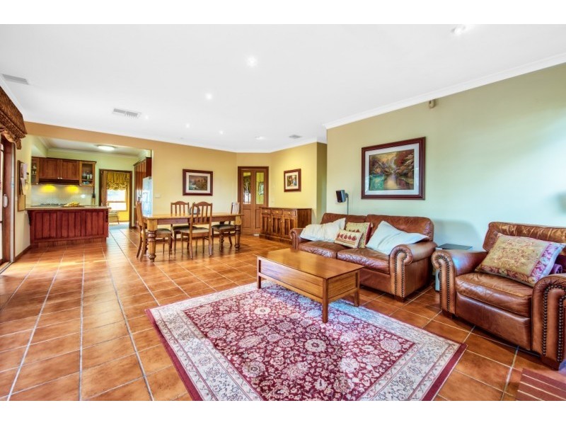 8 Yellow Gum Rise, Greensborough VIC 3088
