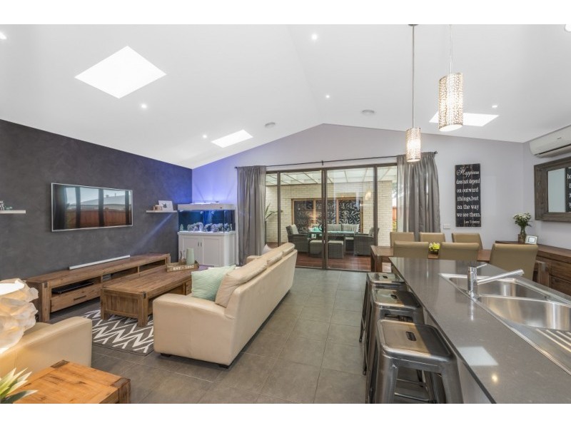 17 Twist Walk, Doreen VIC 3754