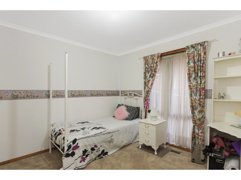 29 Stonnington Drive, Watsonia North VIC 3087