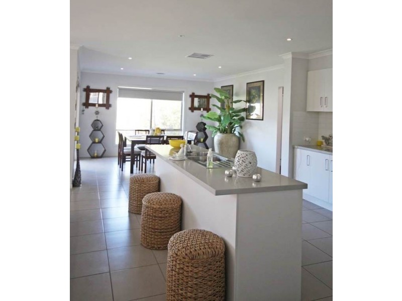 4 Lexington Ave, Doreen VIC 3754